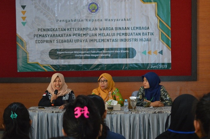 Peningkatan Keterampilan Warga Binaan Lembaga Pemasyarakatan Perempuan Melalui Pembuatan Batik Ecoprint sebagai Upaya Implementasi Industri Hijau