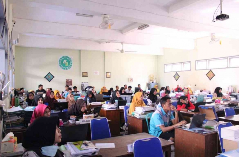 Teknologi Virtual Reality untuk meningkatkan Kompetensi Pedagogik Guru SMK pada Pengabdian Kepada Masyarakat Dosen FEB UM untuk mendukung SDGs 4