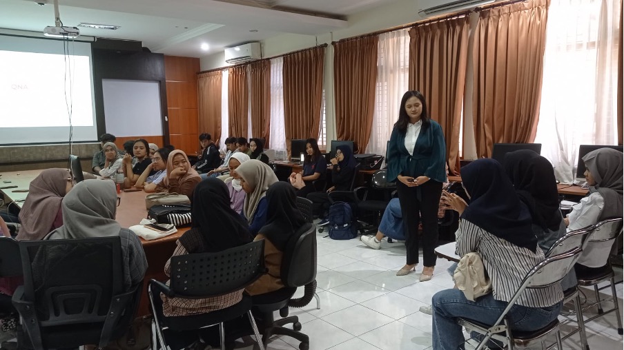 Program Studi S1 Pendidikan Tata Niaga FEB UM Datangkan Praktisi Social Media Specialist dan Public Speaker Dalam Ruang Kuliah Kepenjualan