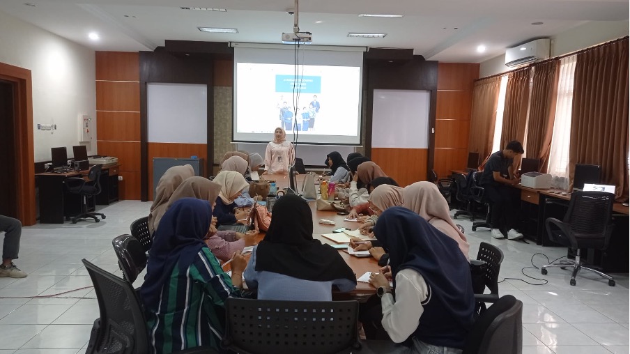 Praktisi Perbankan Bagikan Pengalaman Nyata Ke Ruang Perkuliahan Manajemen Bisnis Jasa di Prodi S1 Pendidikan Tata Niaga FEB UM