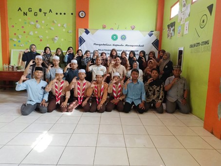 Peningkatan Soft Skill dan Jiwa Kewirausahaan (Babershop) di Ponpes Nurul Islam Mojokerto Mendukung Tercapainya SDGs #1 (Tanpa Kemiskinan) dan #4 (Pendidikan Berkualitas)