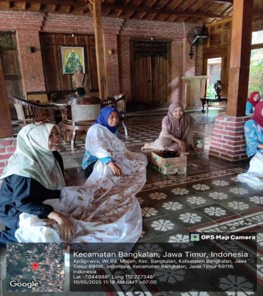Dosen dan Mahasiswa Program Studi S1 Pendidikan Tata Niaga FEB UM Teliti Dampak Implementasi Branding Strategy, Innovation, Digital Marketing, Knowledge Management Terhadap Sustainability Sentra Industri Batik Di Jawa