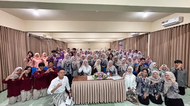Build Now, Shine Later: Seminar Personal Branding oleh Mahasiswa Asistensi Mengajar Universitas Negeri Malang di SMKN 2 Kediri