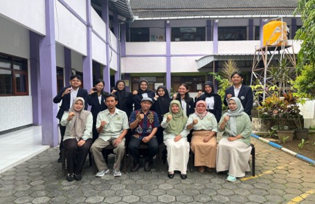 Mahasiswa Asistensi Mengajar FEB UM Dukung Peningkatan Kompetensi Siswa SMK PGRI 6 Malang