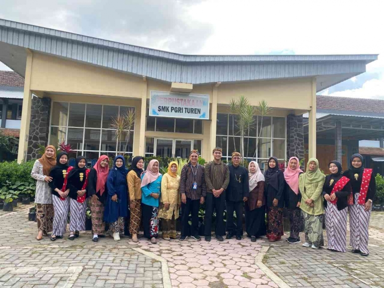 Digitalisasi Perpustakaan dan Penguatan Kompetensi Bisnis Digital SMK PGRI Turen